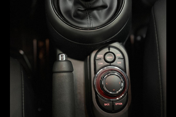 MINI Mini 1.5 Cooper Navi Leer Camera PDC Carplay Keyless Go & Entry LM velgen Zwarte hemel Stoelverw. Sportstoelen LED BTW auto!