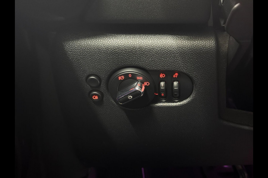 MINI Mini 1.5 Cooper Navi Leer Camera PDC Carplay Keyless Go & Entry LM velgen Zwarte hemel Stoelverw. Sportstoelen LED BTW auto!