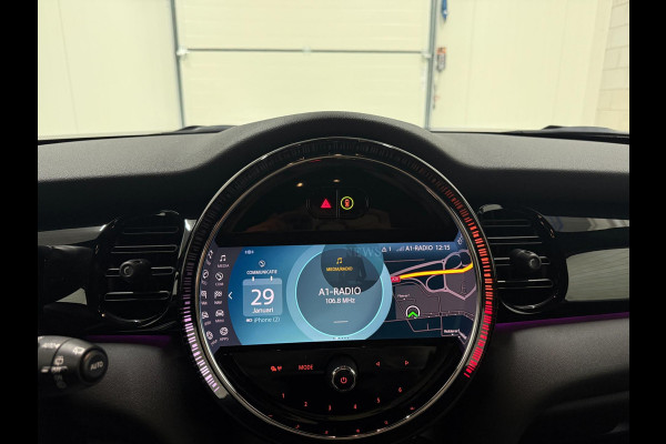 MINI Mini 1.5 Cooper Navi Leer Camera PDC Carplay Keyless Go & Entry LM velgen Zwarte hemel Stoelverw. Sportstoelen LED BTW auto!