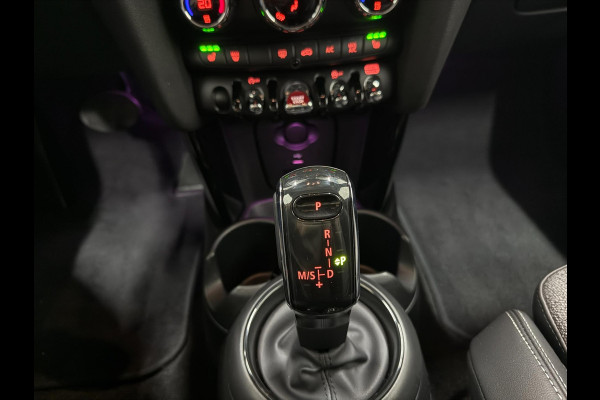 MINI Mini 1.5 Cooper Navi Leer Camera PDC Carplay Keyless Go & Entry LM velgen Zwarte hemel Stoelverw. Sportstoelen LED BTW auto!