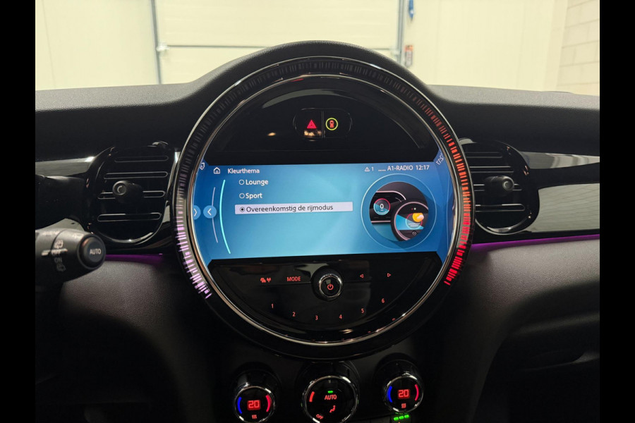 MINI Mini 1.5 Cooper Navi Leer Camera PDC Carplay Keyless Go & Entry LM velgen Zwarte hemel Stoelverw. Sportstoelen LED BTW auto!