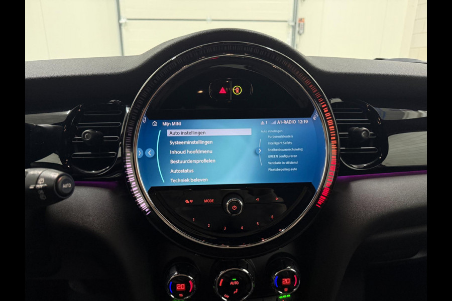 MINI Mini 1.5 Cooper Navi Leer Camera PDC Carplay Keyless Go & Entry LM velgen Zwarte hemel Stoelverw. Sportstoelen LED BTW auto!