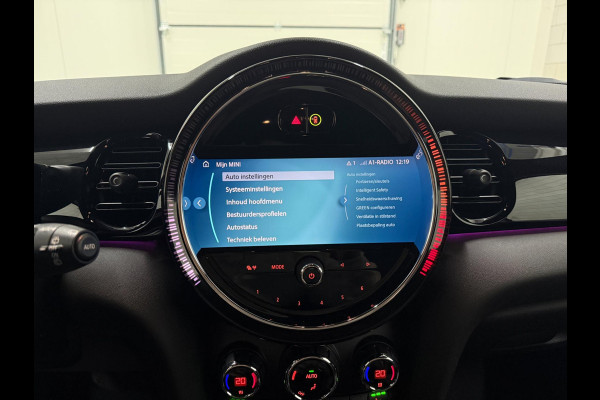MINI Mini 1.5 Cooper Navi Leer Camera PDC Carplay Keyless Go & Entry LM velgen Zwarte hemel Stoelverw. Sportstoelen LED BTW auto!