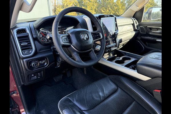 Dodge Ram 1500 5.7 V8 LARAMIE / LPG / TREKHAAK 3.5T / ADAPTIVE CRUISE / CAMERA / PANO / 12 INCH SCREEN / DELMONICO RED