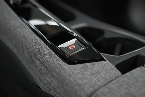 Peugeot 5008 1.2 Hybrid 136 Allure | 7 Zitplaatsen | Camera | Stoelverwarming | Navigatie