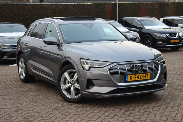 Audi e-tron 50 quattro Business edition Plus 71 kWh / Panoramadak / Camera / Luchtvering / Intr.voorverwarming / Leder&Alcantara / 20'' / Navigatie / DAB / Stoelverwarming / ACC