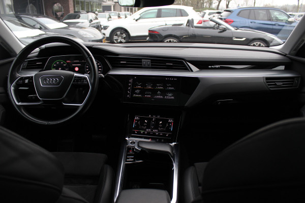 Audi e-tron 50 quattro Business edition Plus 71 kWh / Panoramadak / Camera / Luchtvering / Intr.voorverwarming / Leder&Alcantara / 20'' / Navigatie / DAB / Stoelverwarming / ACC