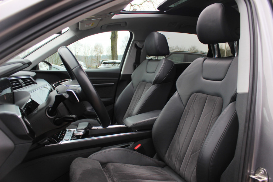 Audi e-tron 50 quattro Business edition Plus 71 kWh / Panoramadak / Camera / Luchtvering / Intr.voorverwarming / Leder&Alcantara / 20'' / Navigatie / DAB / Stoelverwarming / ACC