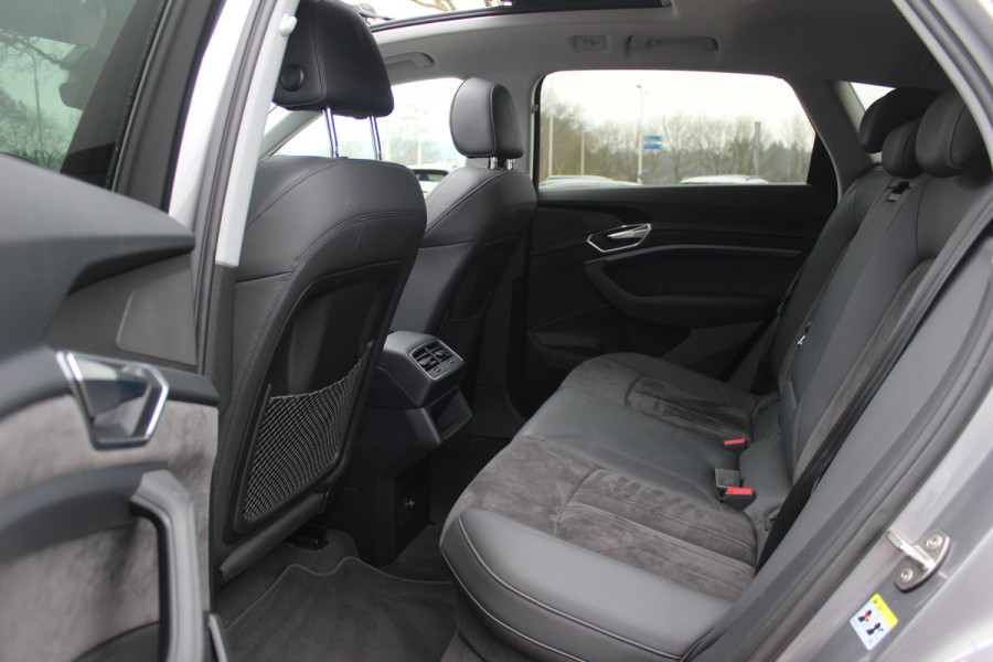 Audi e-tron 50 quattro Business edition Plus 71 kWh / Panoramadak / Camera / Luchtvering / Intr.voorverwarming / Leder&Alcantara / 20'' / Navigatie / DAB / Stoelverwarming / ACC