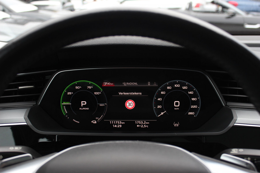 Audi e-tron 50 quattro Business edition Plus 71 kWh / Panoramadak / Camera / Luchtvering / Intr.voorverwarming / Leder&Alcantara / 20'' / Navigatie / DAB / Stoelverwarming / ACC