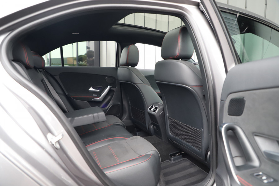Mercedes-Benz A-Klasse 250e Sedan AMG | 218PK | Pano | Keyless-go | Sfeerverlichting | Memory | Multibeam | Standkachel | Widescreen | NL-Auto | 2021.