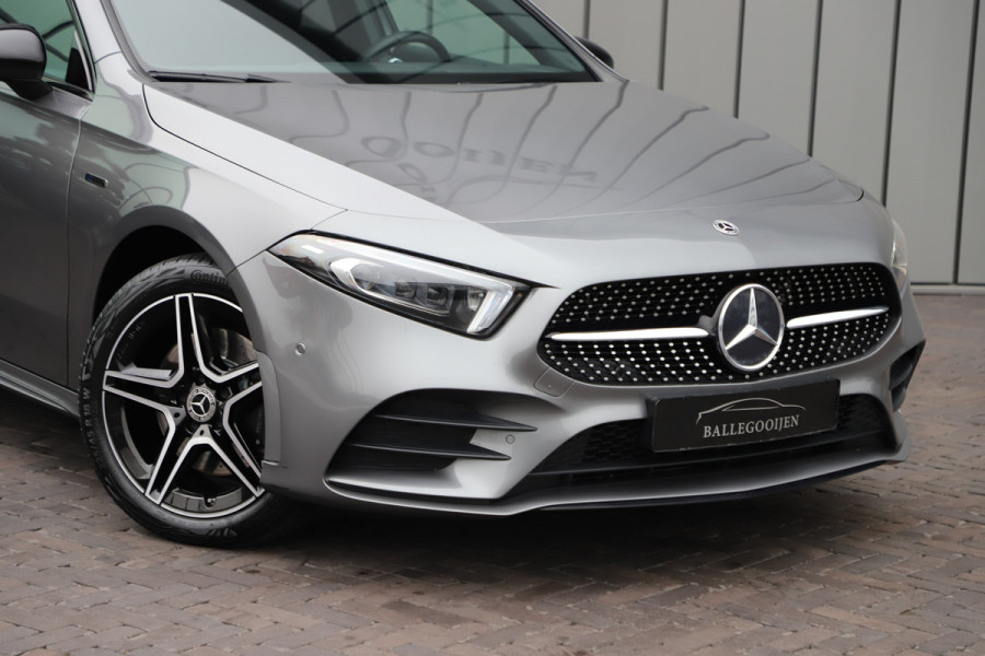 Mercedes-Benz A-Klasse 250e Sedan AMG | 218PK | Pano | Keyless-go | Sfeerverlichting | Memory | Multibeam | Standkachel | Widescreen | NL-Auto | 2021.