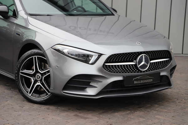 Mercedes-Benz A-Klasse 250e Sedan AMG | 218PK | Pano | Keyless-go | Sfeerverlichting | Memory | Multibeam | Standkachel | Widescreen | NL-Auto | 2021.