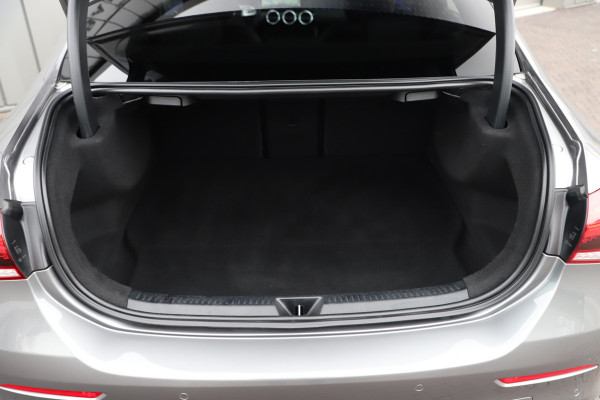 Mercedes-Benz A-Klasse 250e Sedan AMG | 218PK | Pano | Keyless-go | Sfeerverlichting | Memory | Multibeam | Standkachel | Widescreen | NL-Auto | 2021.