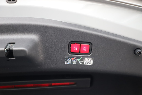 Mercedes-Benz CLE Coupé 300e AMG | 313PK | Pano | Head-up | Keyless-go | Burmester | Sfeerverlichting | Digital-light | Distronic | 2024.