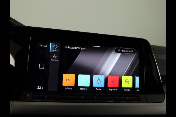 Volkswagen Golf 1.0 TSI Life 110 pk | Navigatie | Parkeersensoren | Adaptieve cruise control | LED koplampen | Apple Carplay/Android Auto |