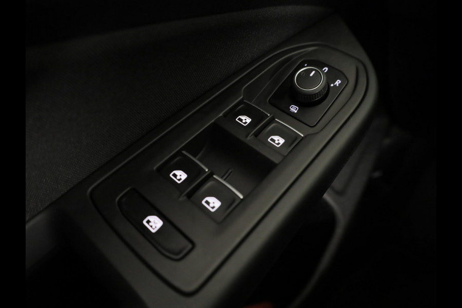 Volkswagen Golf 1.0 TSI Life 110 pk | Navigatie | Parkeersensoren | Adaptieve cruise control | LED koplampen | Apple Carplay/Android Auto |