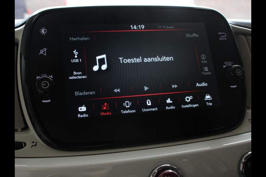 Fiat 500 1.0 Hybrid Dolcevita | Panorama dak | Climate Control | Cruise Control | Navigatie | Apple Carplay/Android Auto | Dab | Digitale Cockpit | Parkeer Sensoren | Lichtmetalen Velgen 16"  | Led