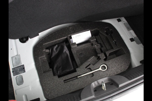 Fiat 500 1.0 Hybrid Dolcevita | Panorama dak | Climate Control | Cruise Control | Navigatie | Apple Carplay/Android Auto | Dab | Digitale Cockpit | Parkeer Sensoren | Lichtmetalen Velgen 16"  | Led