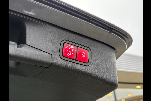 Mercedes-Benz C-Klasse Estate 300 e Avantgarde 320pk PHEV | Trekhaak | Adaptive cruise control | Stoelverwarming | Dodehoeksensoren | Elektrische stoelen met geheugenfunctie | Head up Display |