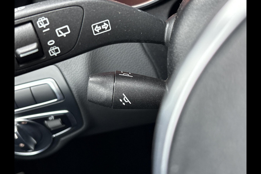 Mercedes-Benz C-Klasse Estate 300 e Avantgarde 320pk PHEV | Trekhaak | Adaptive cruise control | Stoelverwarming | Dodehoeksensoren | Elektrische stoelen met geheugenfunctie | Head up Display |