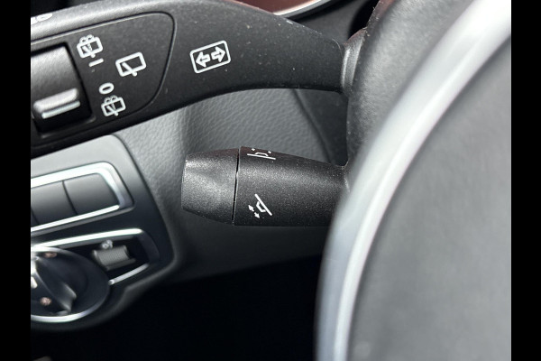 Mercedes-Benz C-Klasse Estate 300 e Avantgarde 320pk PHEV | Trekhaak | Adaptive cruise control | Stoelverwarming | Dodehoeksensoren | Elektrische stoelen met geheugenfunctie | Head up Display |