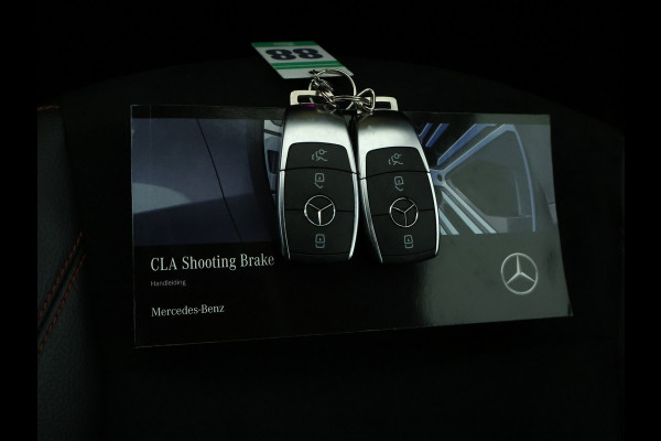 Mercedes-Benz CLA-Klasse Shooting Brake 180 AMG Sportpakket | Keyless Go | Sfeerverlichting | Car Play | Stoelverwarming | Parkeerpakket met Camera | Inclusief 24 maanden Mercedes-Benz Certified garantie voor Europa.