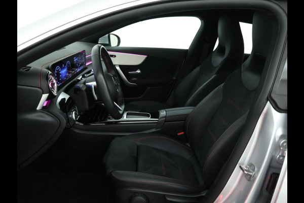 Mercedes-Benz CLA-Klasse Shooting Brake 180 AMG Sportpakket | Keyless Go | Sfeerverlichting | Car Play | Stoelverwarming | Parkeerpakket met Camera | Inclusief 24 maanden Mercedes-Benz Certified garantie voor Europa.