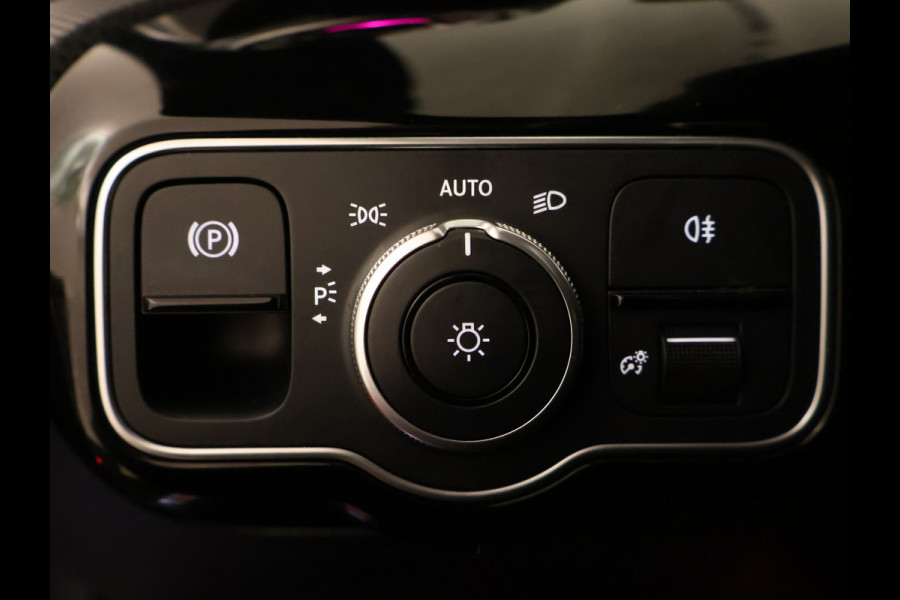 Mercedes-Benz CLA-Klasse Shooting Brake 180 AMG Sportpakket | Keyless Go | Sfeerverlichting | Car Play | Stoelverwarming | Parkeerpakket met Camera | Inclusief 24 maanden Mercedes-Benz Certified garantie voor Europa.