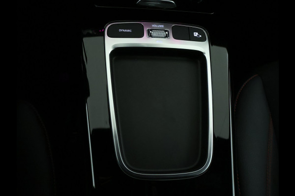 Mercedes-Benz CLA-Klasse Shooting Brake 180 AMG Sportpakket | Keyless Go | Sfeerverlichting | Car Play | Stoelverwarming | Parkeerpakket met Camera | Inclusief 24 maanden Mercedes-Benz Certified garantie voor Europa.