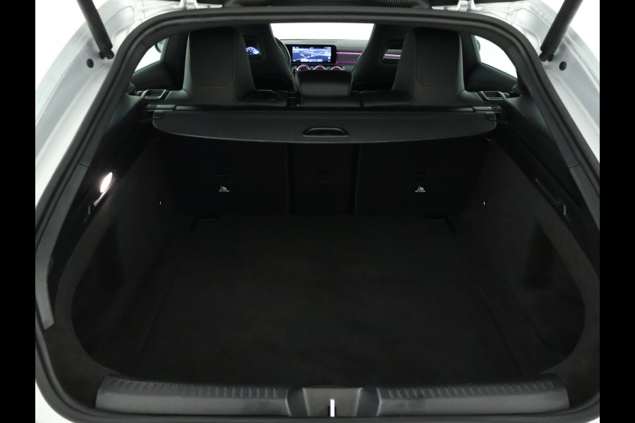 Mercedes-Benz CLA-Klasse Shooting Brake 180 AMG Sportpakket | Keyless Go | Sfeerverlichting | Car Play | Stoelverwarming | Parkeerpakket met Camera | Inclusief 24 maanden Mercedes-Benz Certified garantie voor Europa.