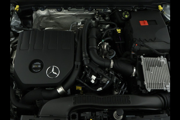 Mercedes-Benz CLA-Klasse Shooting Brake 180 AMG Sportpakket | Keyless Go | Sfeerverlichting | Car Play | Stoelverwarming | Parkeerpakket met Camera | Inclusief 24 maanden Mercedes-Benz Certified garantie voor Europa.