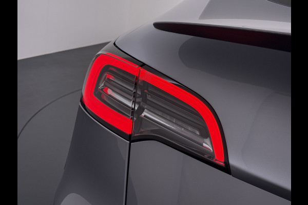 Tesla Model Y Performance AWD 535PK Leder Warmtepomp Autopilot FSD-4 Computer Panodak Navi Ecc Lmv 21" Elek.Stoelen+Memory Stoel+Stuurverwarmi Privacy Glas Matrix-Led Lithium-ion AMD Ryzen™ 4WD 1e Eigenaar Origineel Nederlandse Auto Fabrieksgarantie nog van toepassing