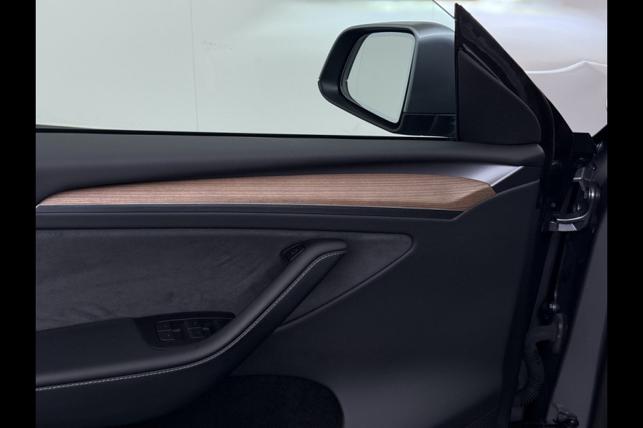 Tesla Model Y Performance AWD 535PK Leder Warmtepomp Autopilot FSD-4 Computer Panodak Navi Ecc Lmv 21" Elek.Stoelen+Memory Stoel+Stuurverwarmi Privacy Glas Matrix-Led Lithium-ion AMD Ryzen™ 4WD 1e Eigenaar Origineel Nederlandse Auto Fabrieksgarantie nog van toepassing