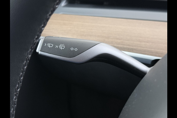 Tesla Model Y Performance AWD 535PK Leder Warmtepomp Autopilot FSD-4 Computer Panodak Navi Ecc Lmv 21" Elek.Stoelen+Memory Stoel+Stuurverwarmi Privacy Glas Matrix-Led Lithium-ion AMD Ryzen™ 4WD 1e Eigenaar Origineel Nederlandse Auto Fabrieksgarantie nog van toepassing