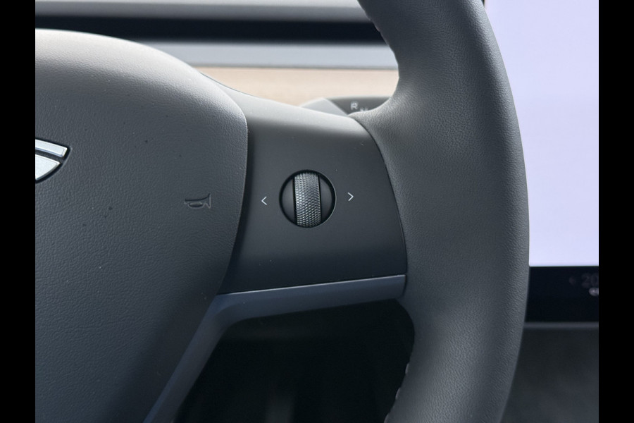 Tesla Model Y Performance AWD 535PK Leder Warmtepomp Autopilot FSD-4 Computer Panodak Navi Ecc Lmv 21" Elek.Stoelen+Memory Stoel+Stuurverwarmi Privacy Glas Matrix-Led Lithium-ion AMD Ryzen™ 4WD 1e Eigenaar Origineel Nederlandse Auto Fabrieksgarantie nog van toepassing