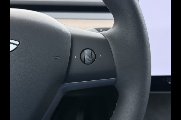 Tesla Model Y Performance AWD 535PK Leder Warmtepomp Autopilot FSD-4 Computer Panodak Navi Ecc Lmv 21" Elek.Stoelen+Memory Stoel+Stuurverwarmi Privacy Glas Matrix-Led Lithium-ion AMD Ryzen™ 4WD 1e Eigenaar Origineel Nederlandse Auto Fabrieksgarantie nog van toepassing