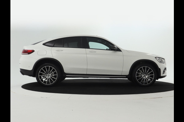 Mercedes-Benz GLC 300 e 4-MATIC AMG Nightpakket | Schuifdak | 360°-camera | Stoelverwarming voor en achter | Sfeerverlichting | Dodehoek Assistent | Inclusief 24 maanden Mercedes-Benz Certified garantie voor Europa.