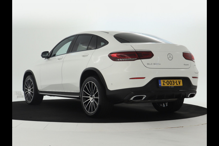 Mercedes-Benz GLC 300 e 4-MATIC AMG Nightpakket | Schuifdak | 360°-camera | Stoelverwarming voor en achter | Sfeerverlichting | Dodehoek Assistent | Inclusief 24 maanden Mercedes-Benz Certified garantie voor Europa.