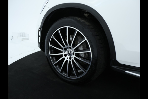 Mercedes-Benz GLC 300 e 4-MATIC AMG Nightpakket | Schuifdak | 360°-camera | Stoelverwarming voor en achter | Sfeerverlichting | Dodehoek Assistent | Inclusief 24 maanden Mercedes-Benz Certified garantie voor Europa.