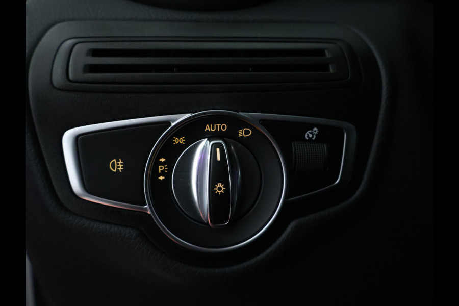 Mercedes-Benz GLC 300 e 4-MATIC AMG Nightpakket | Schuifdak | 360°-camera | Stoelverwarming voor en achter | Sfeerverlichting | Dodehoek Assistent | Inclusief 24 maanden Mercedes-Benz Certified garantie voor Europa.