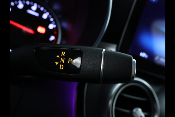 Mercedes-Benz GLC 300 e 4-MATIC AMG Nightpakket | Schuifdak | 360°-camera | Stoelverwarming voor en achter | Sfeerverlichting | Dodehoek Assistent | Inclusief 24 maanden Mercedes-Benz Certified garantie voor Europa.