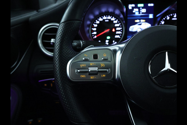 Mercedes-Benz GLC 300 e 4-MATIC AMG Nightpakket | Schuifdak | 360°-camera | Stoelverwarming voor en achter | Sfeerverlichting | Dodehoek Assistent | Inclusief 24 maanden Mercedes-Benz Certified garantie voor Europa.