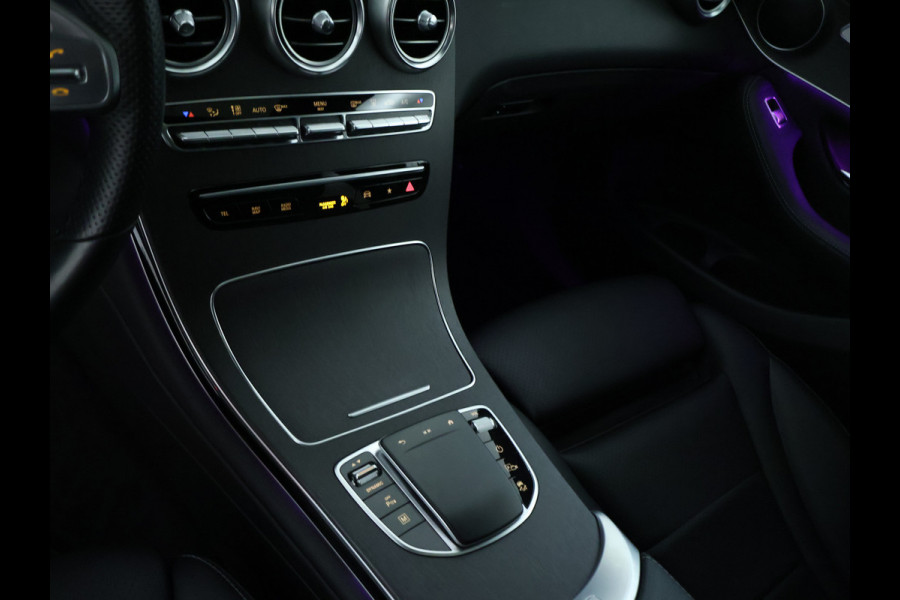 Mercedes-Benz GLC 300 e 4-MATIC AMG Nightpakket | Schuifdak | 360°-camera | Stoelverwarming voor en achter | Sfeerverlichting | Dodehoek Assistent | Inclusief 24 maanden Mercedes-Benz Certified garantie voor Europa.