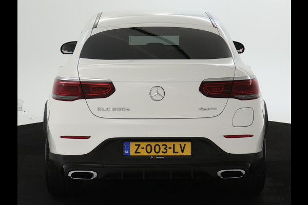 Mercedes-Benz GLC 300 e 4-MATIC AMG Nightpakket | Schuifdak | 360°-camera | Stoelverwarming voor en achter | Sfeerverlichting | Dodehoek Assistent | Inclusief 24 maanden Mercedes-Benz Certified garantie voor Europa.