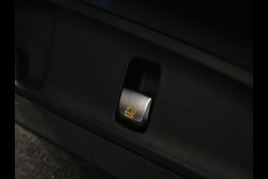 Mercedes-Benz GLC 300 e 4-MATIC AMG Nightpakket | Schuifdak | 360°-camera | Stoelverwarming voor en achter | Sfeerverlichting | Dodehoek Assistent | Inclusief 24 maanden Mercedes-Benz Certified garantie voor Europa.