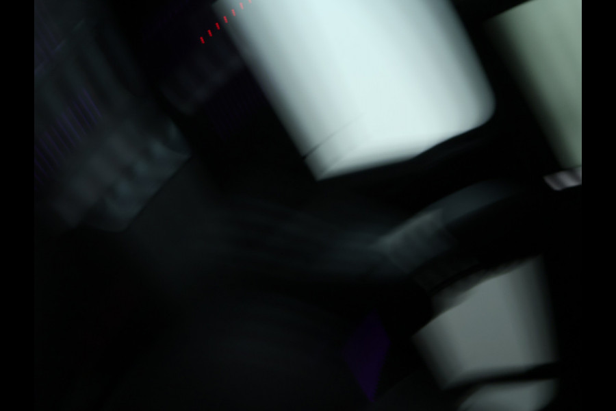 Mercedes-Benz GLC 300 e 4-MATIC AMG Nightpakket | Schuifdak | 360°-camera | Stoelverwarming voor en achter | Sfeerverlichting | Dodehoek Assistent | Inclusief 24 maanden Mercedes-Benz Certified garantie voor Europa.