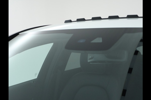 Mercedes-Benz GLC 300 e 4-MATIC AMG Nightpakket | Schuifdak | 360°-camera | Stoelverwarming voor en achter | Sfeerverlichting | Dodehoek Assistent | Inclusief 24 maanden Mercedes-Benz Certified garantie voor Europa.