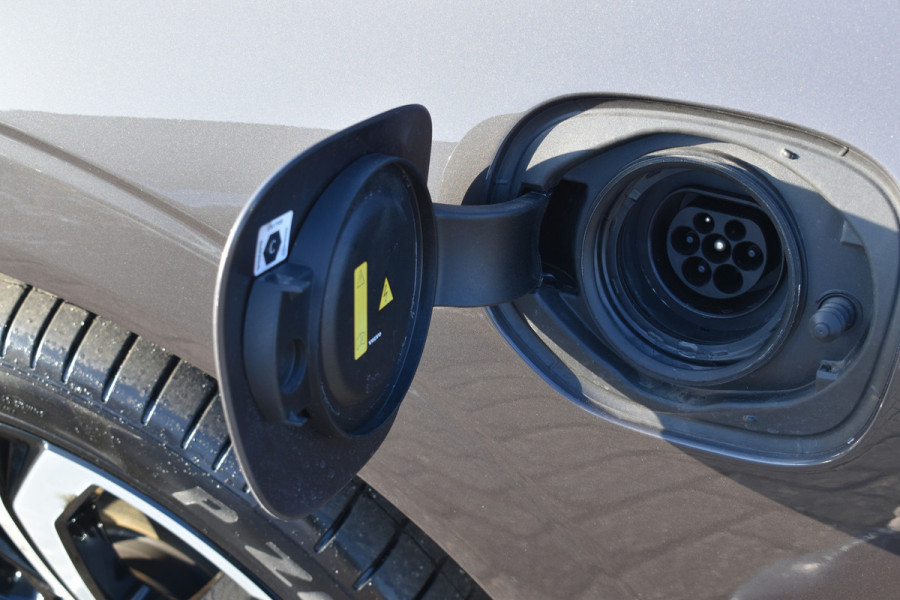 Volvo XC60 T8 AWD 455PK Plug-in Hybrid Plus Dark | 21" LMV | Luchtvering | H&K | Panodak | Contour stoelen | 360 Camera