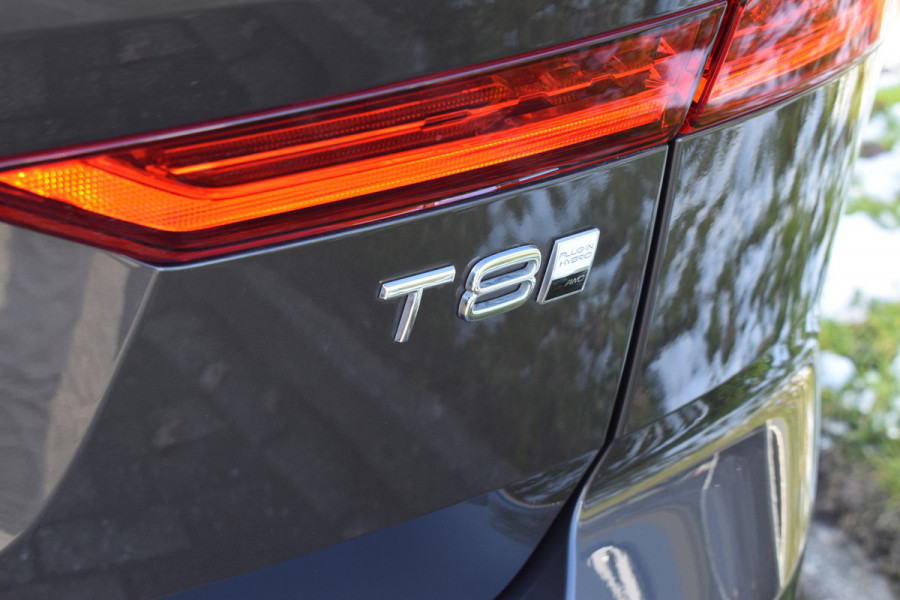 Volvo XC60 T8 AWD 455PK Plug-in Hybrid Plus Dark | 21" LMV | Luchtvering | H&K | Panodak | Contour stoelen | 360 Camera